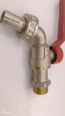 Покрытый хромом кран Bib латунного клапана Bibcock Lockable с ручкой Abs