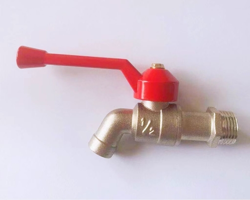 Покрытый хромом кран Bib латунного клапана Bibcock Lockable с ручкой Abs